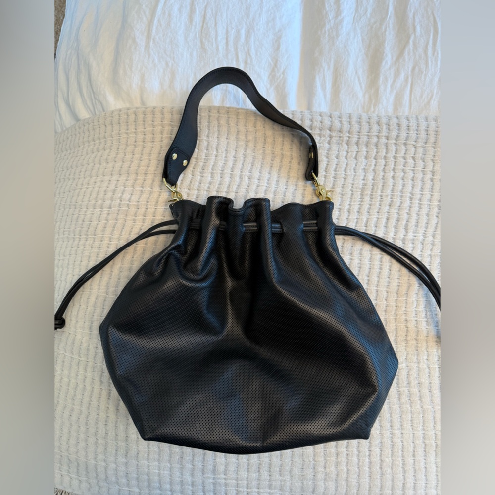 Clare V black perf Moyen Henri - Picture 4 of 5